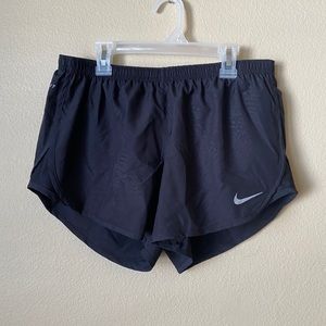Women’s Medium Nike Lined Running Shorts